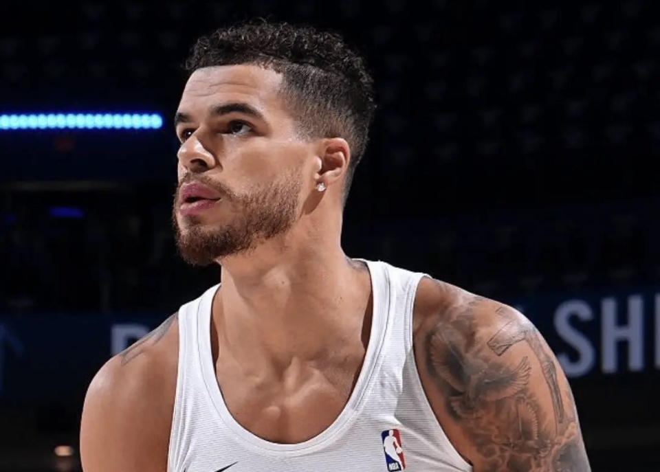 dDYNr, 而且自己大, 艾顿