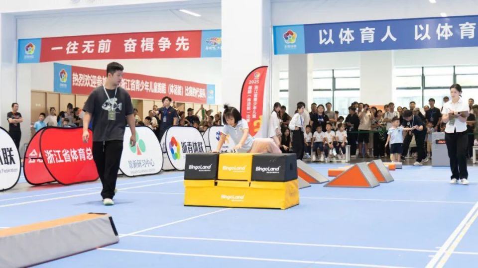 运动员们的, 培养青少年 运动员们的, 培养青少年